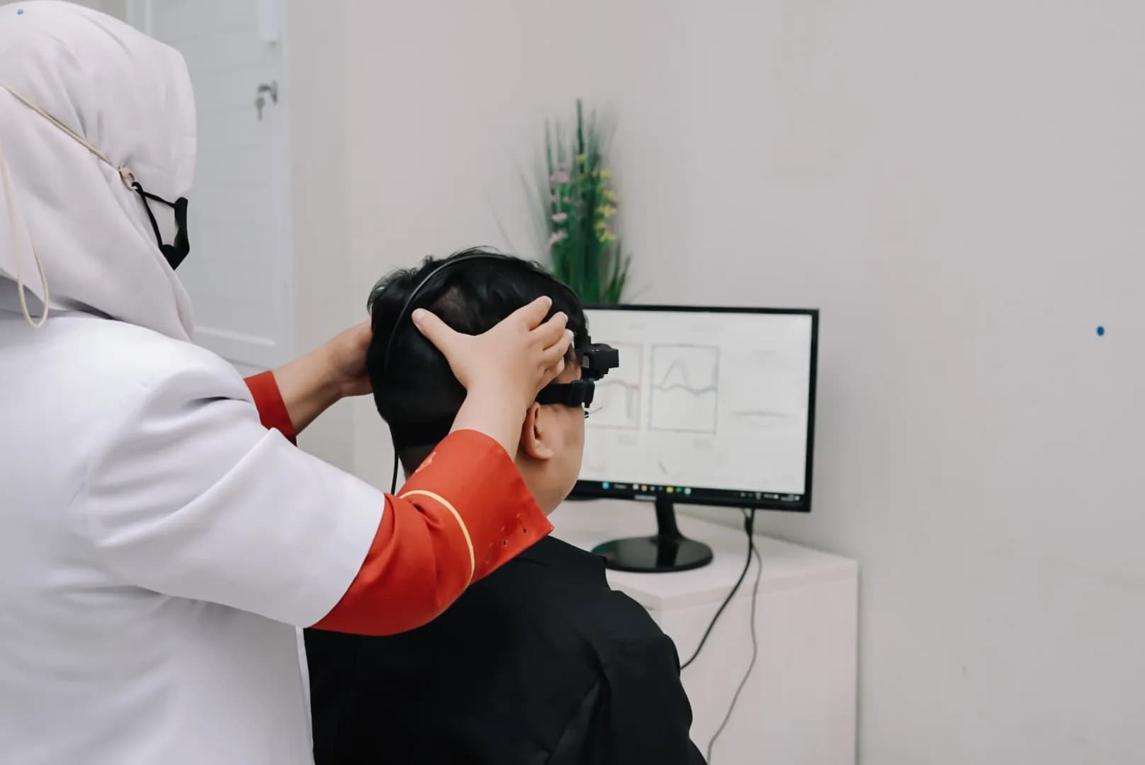 Vestibular Evoked Myogenic Potential (VEMP) (VNG)