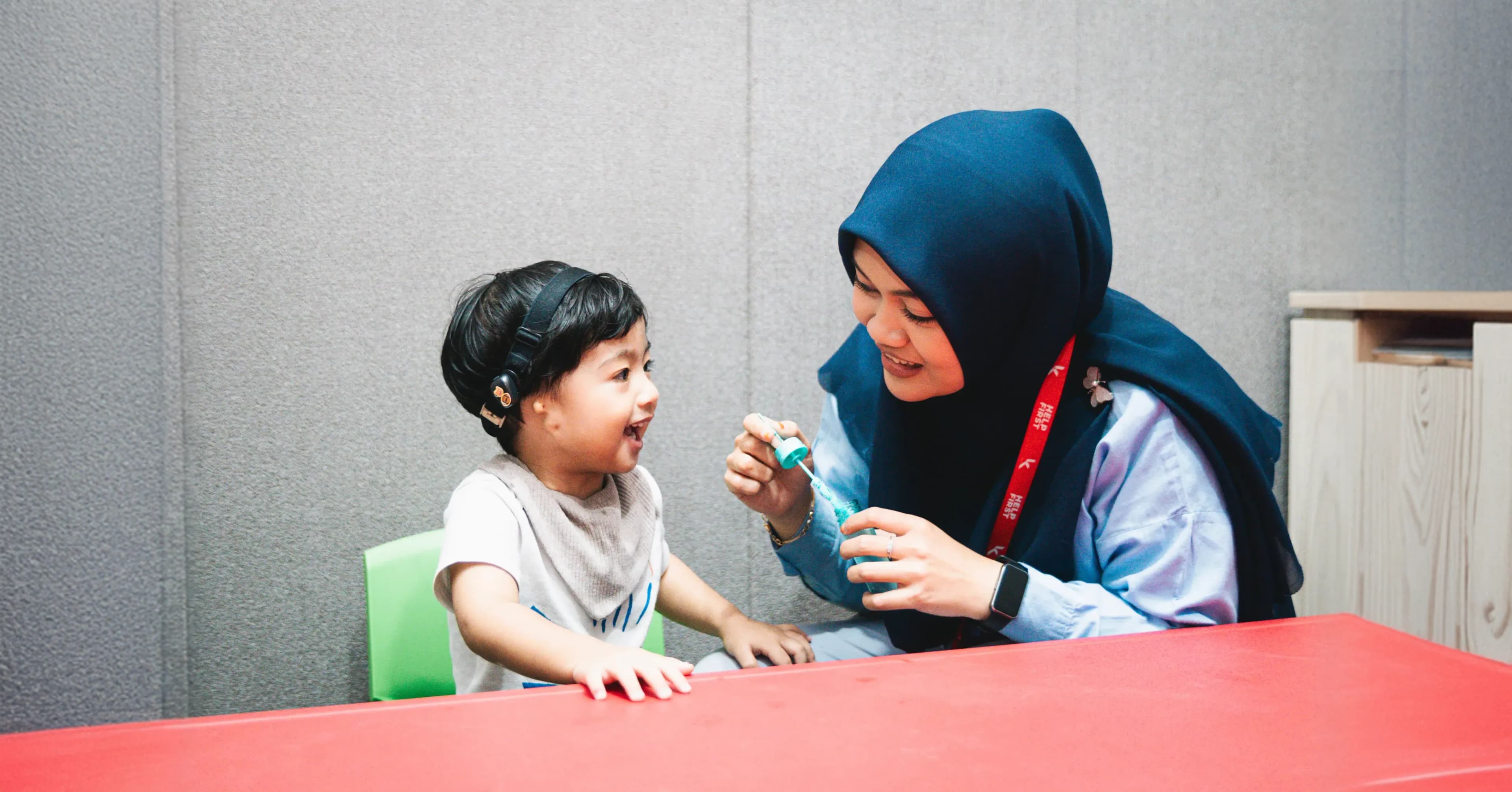 Layanan Auditory-Verbal Therapy